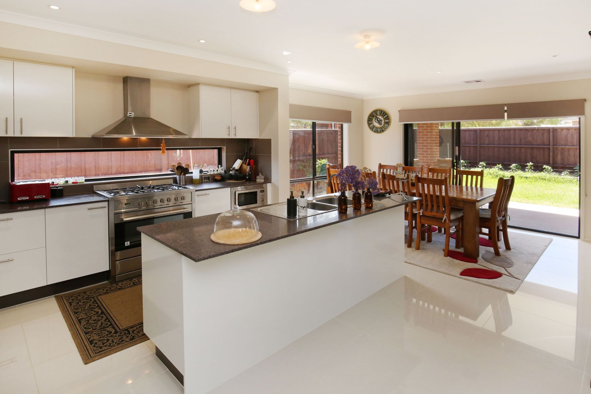 LUXURY LIVING !!!  ***GARDENER INCLUDED***