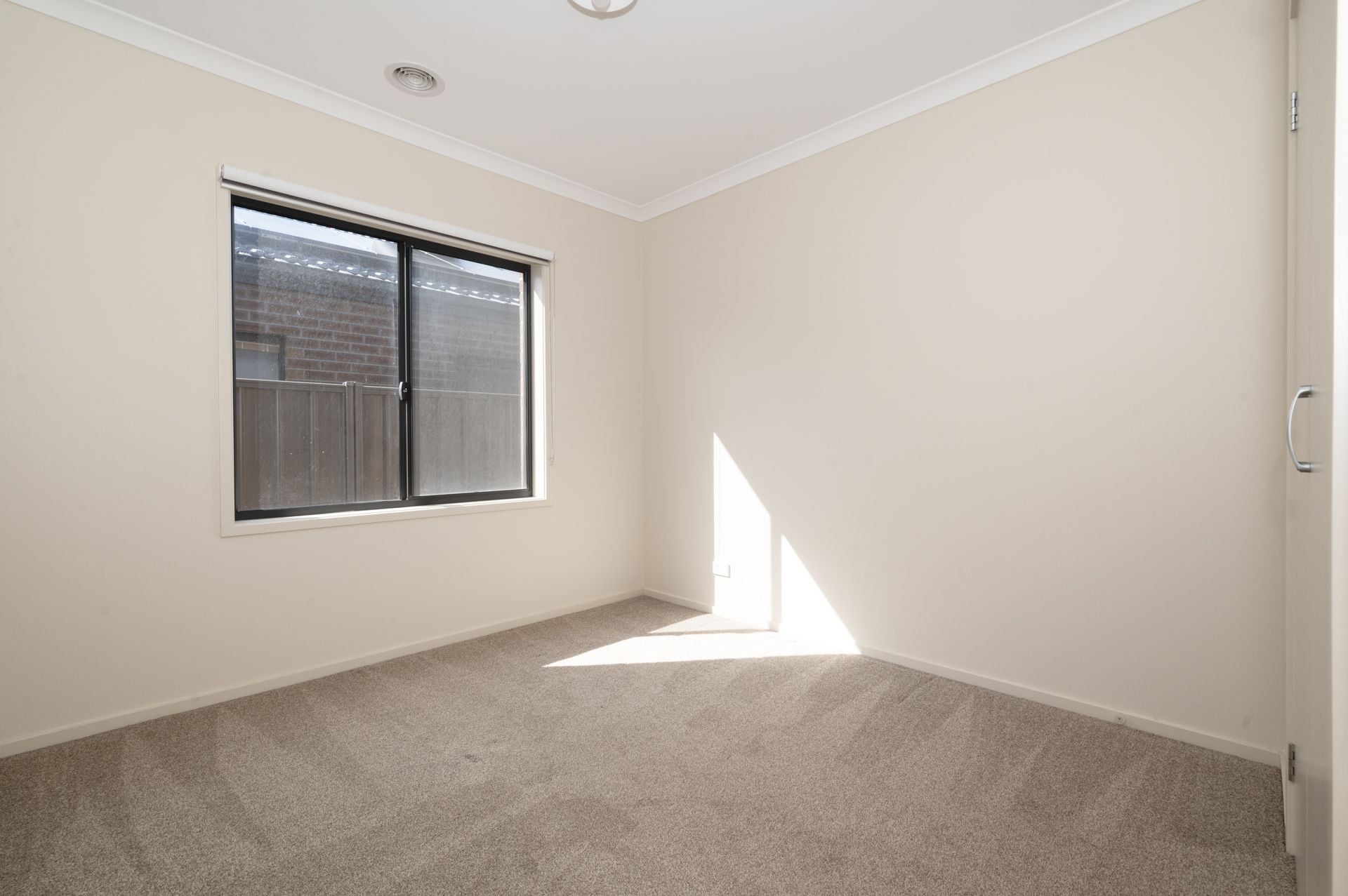 Spacious Family Home in Wollert – Available Now!