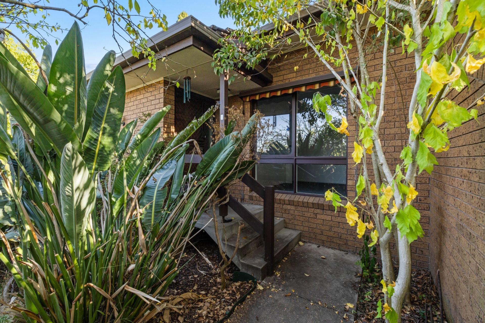 Light-Filled & Spacious 2-Bedroom Unit in Prime Rosanna Location!