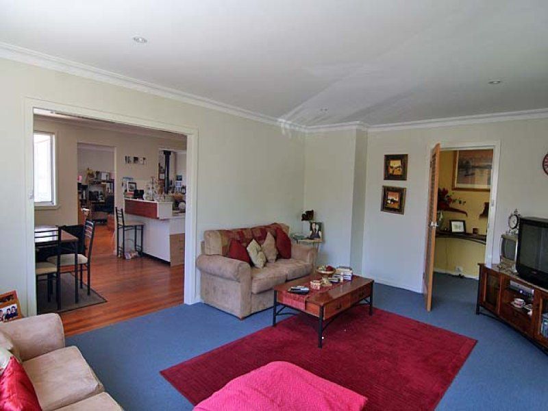 42 Dixon Drive, Holder - Thumbnail 5