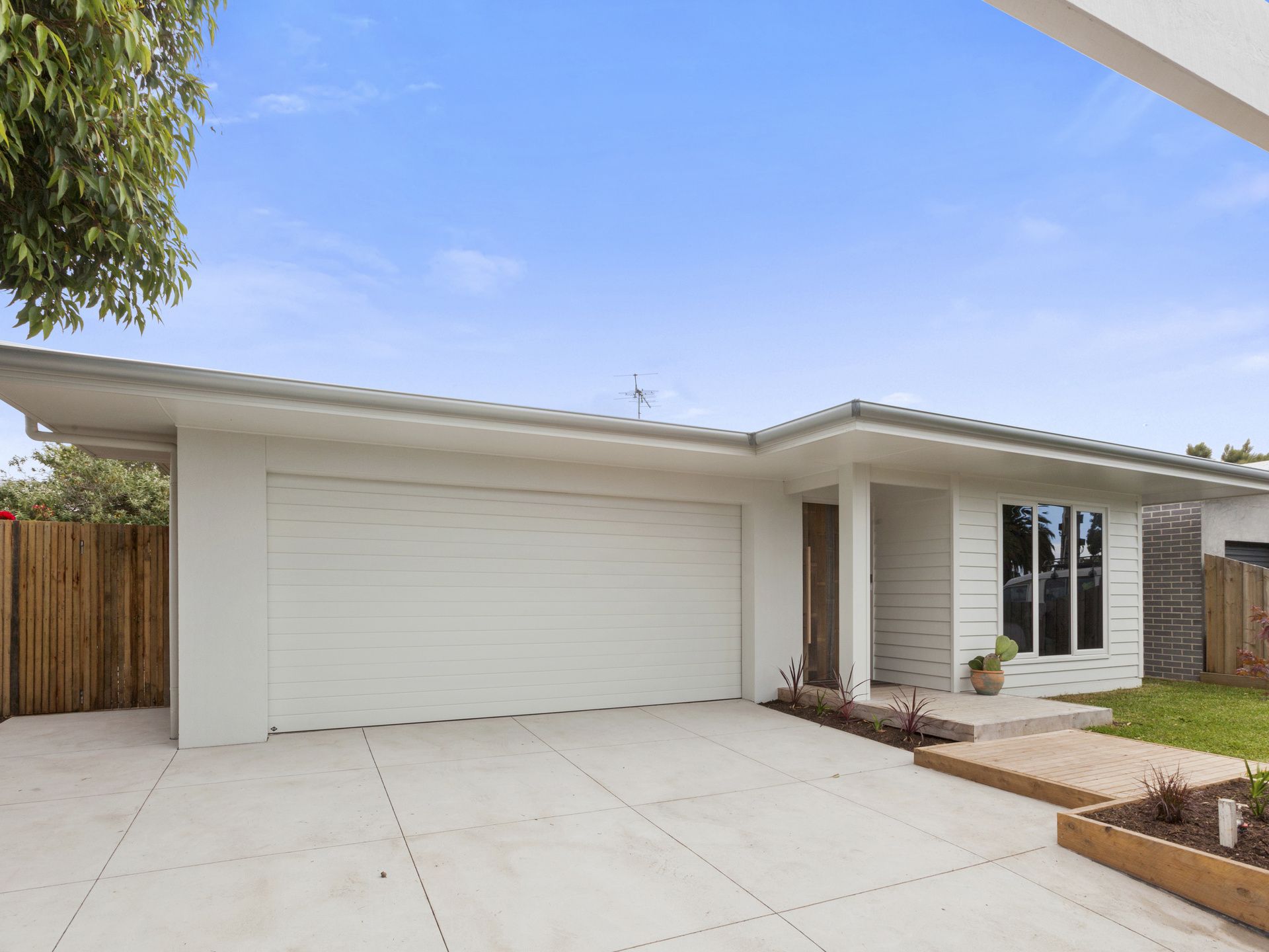 Real Estate For Sale 86B Beach Road Torquay , VIC