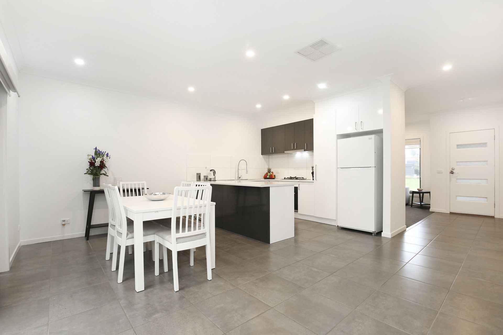 EASING LIVING, ENTICING LOCATION
