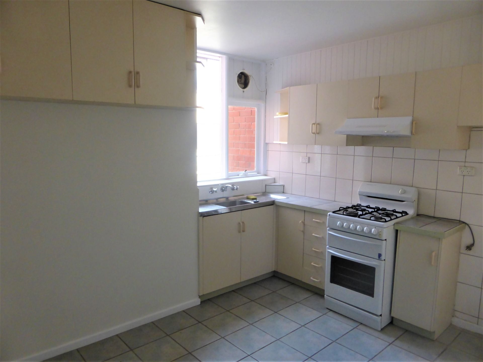 Northcote Unit in an Amazing Location!