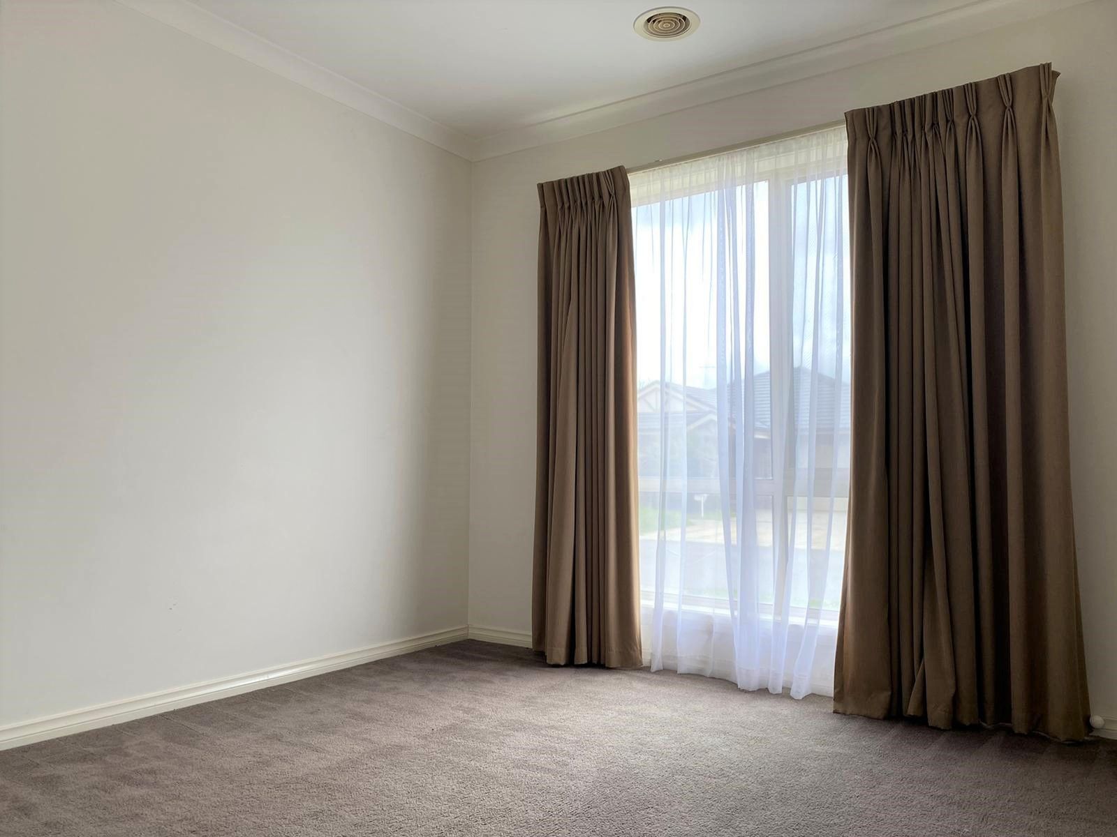 Real Estate For Lease 7 Jindabyne Avenue South Morang , VIC