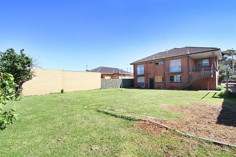 4 BEDROOM DELIGHT!