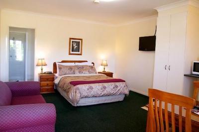 LEASEHOLD MOTEL FOR SALE - BUSY SERVICE CENTRE