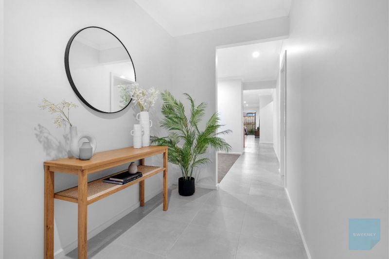11 Lilybloom Way, Fraser Rise - Thumbnail 3