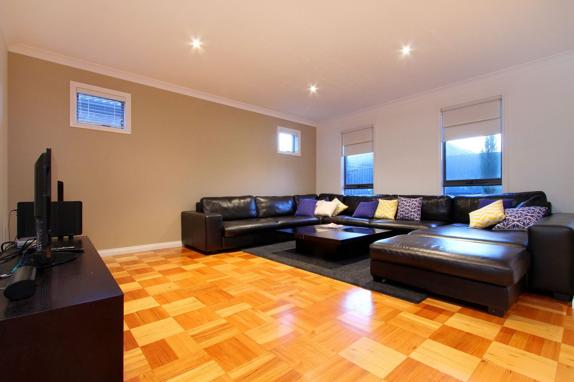 CONTEMPORARY LIVING WITH PARKSIDE APPEAL