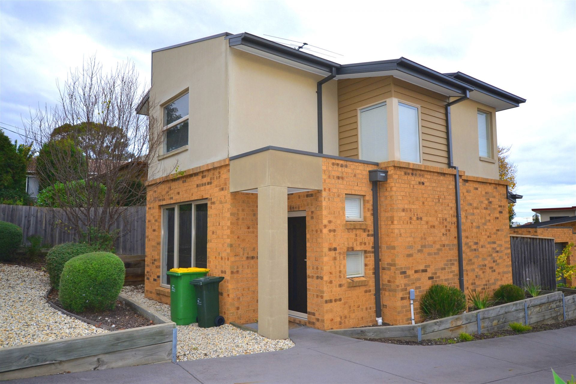 PRESTIGIOUS TOWNHOUSE LIVING