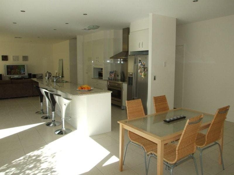 39 Tarawa Street KAWANA ISLAND QLD, Kawana Island - Thumbnail 4