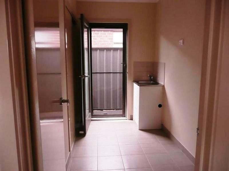 SPACIOUS FAMILY HOME WITH DUAL LIVING AREAS!