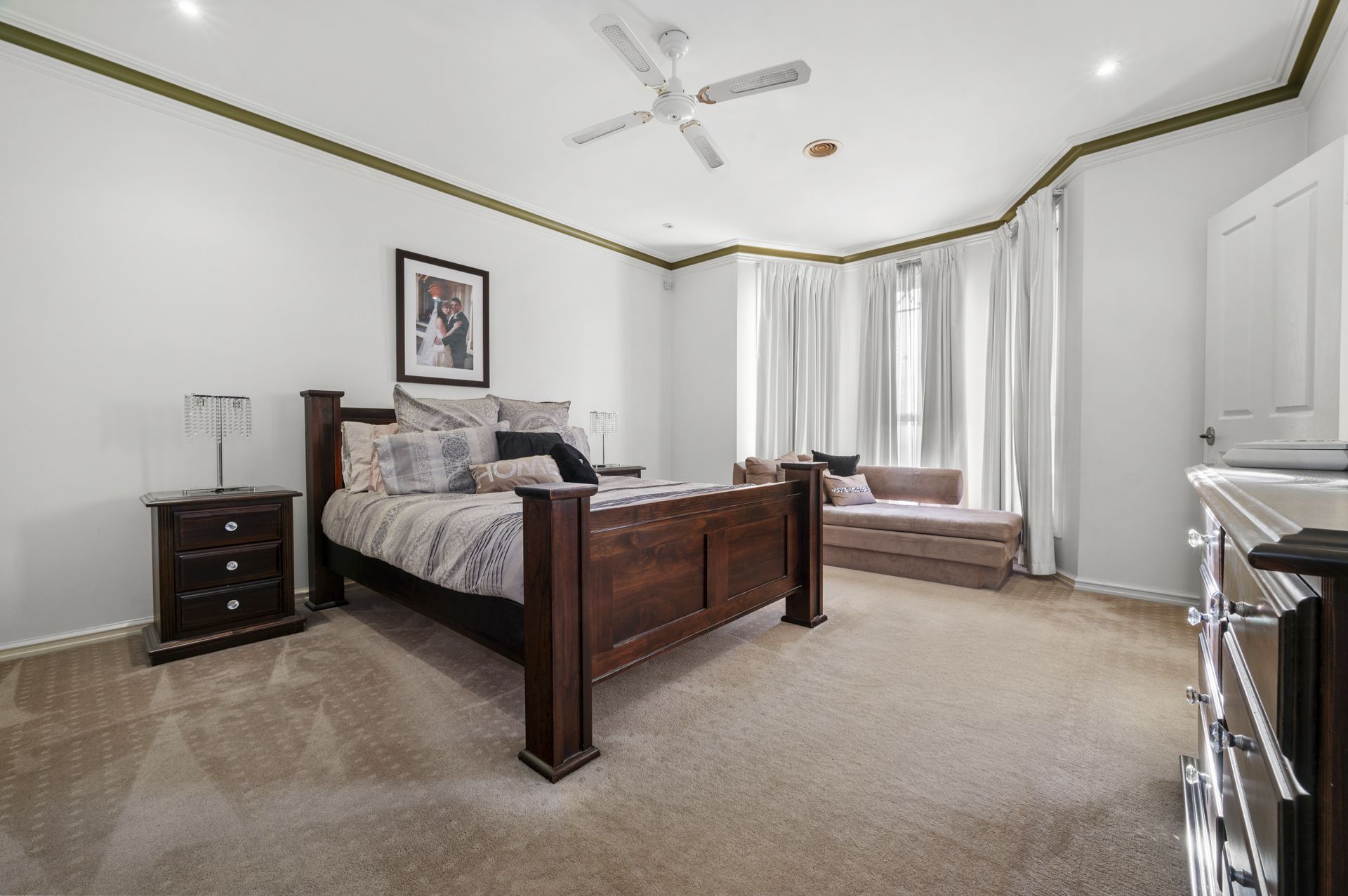 LALOR'S FINEST - 5 BEDROOMS