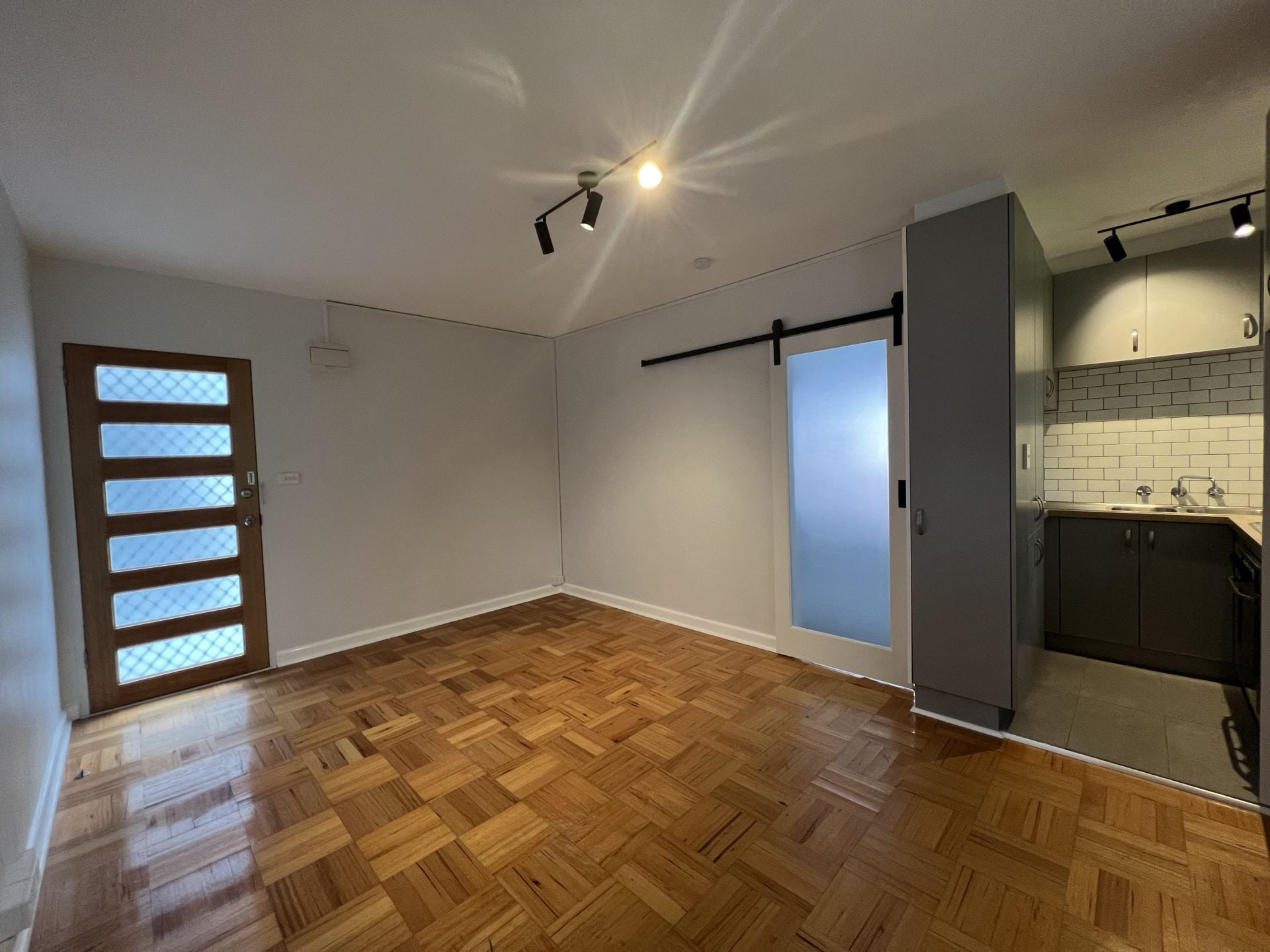 Renovated One Bedroom Two Minutes from High Street