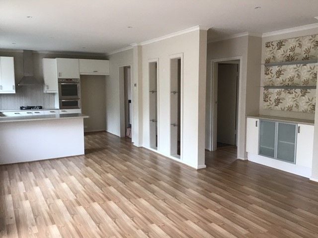 **Modern & Light**