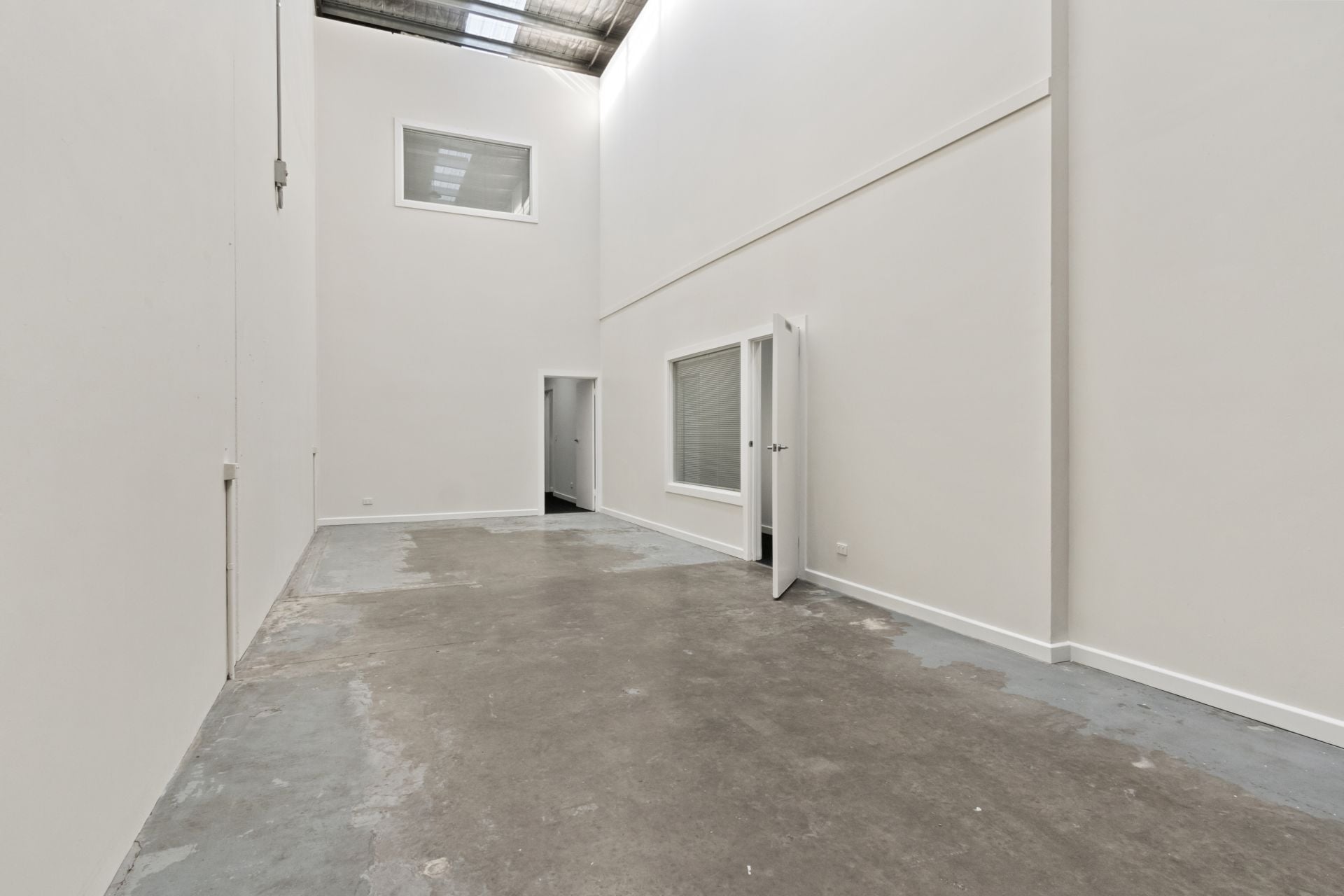 OFFICE/WAREHOUSE IN SOUGHT AFTER LOCATION
