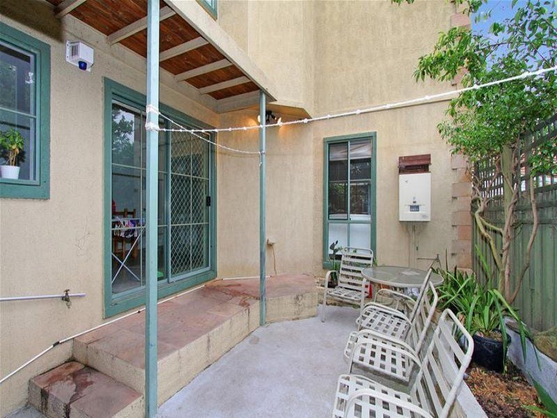 Spacious Townhouse With Everything At Your Feet
