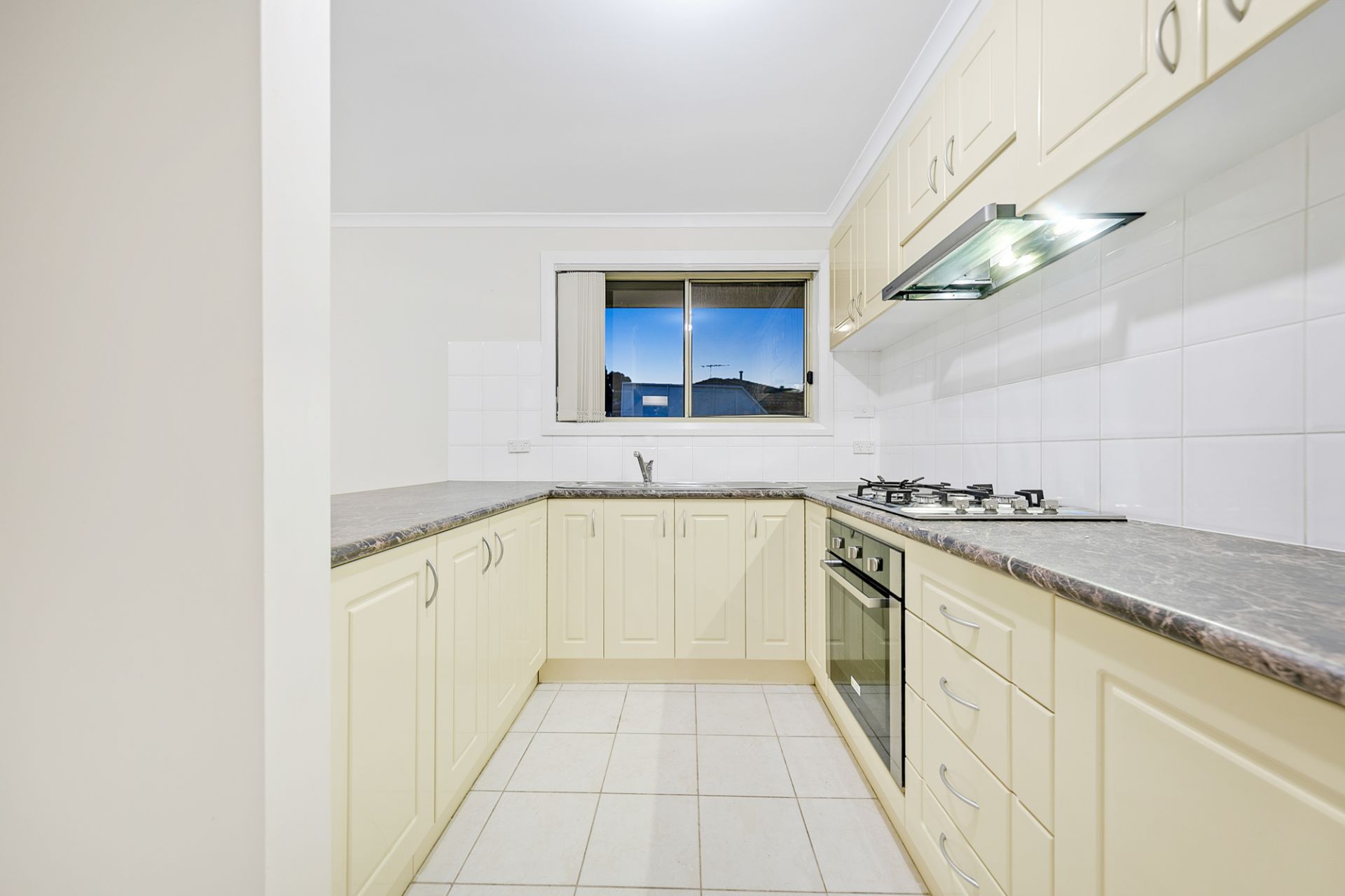 COSY & CLEAN TWO BEDROOM!