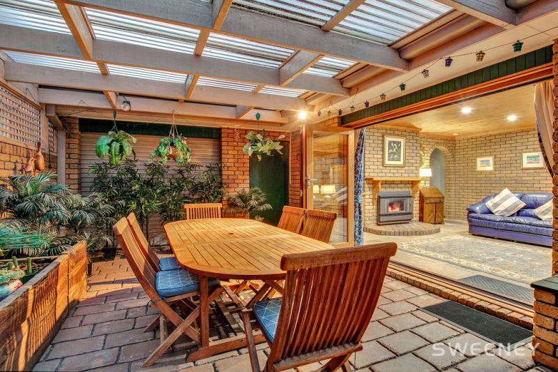 11 Investigator Grove, Altona Meadows - Thumbnail 4