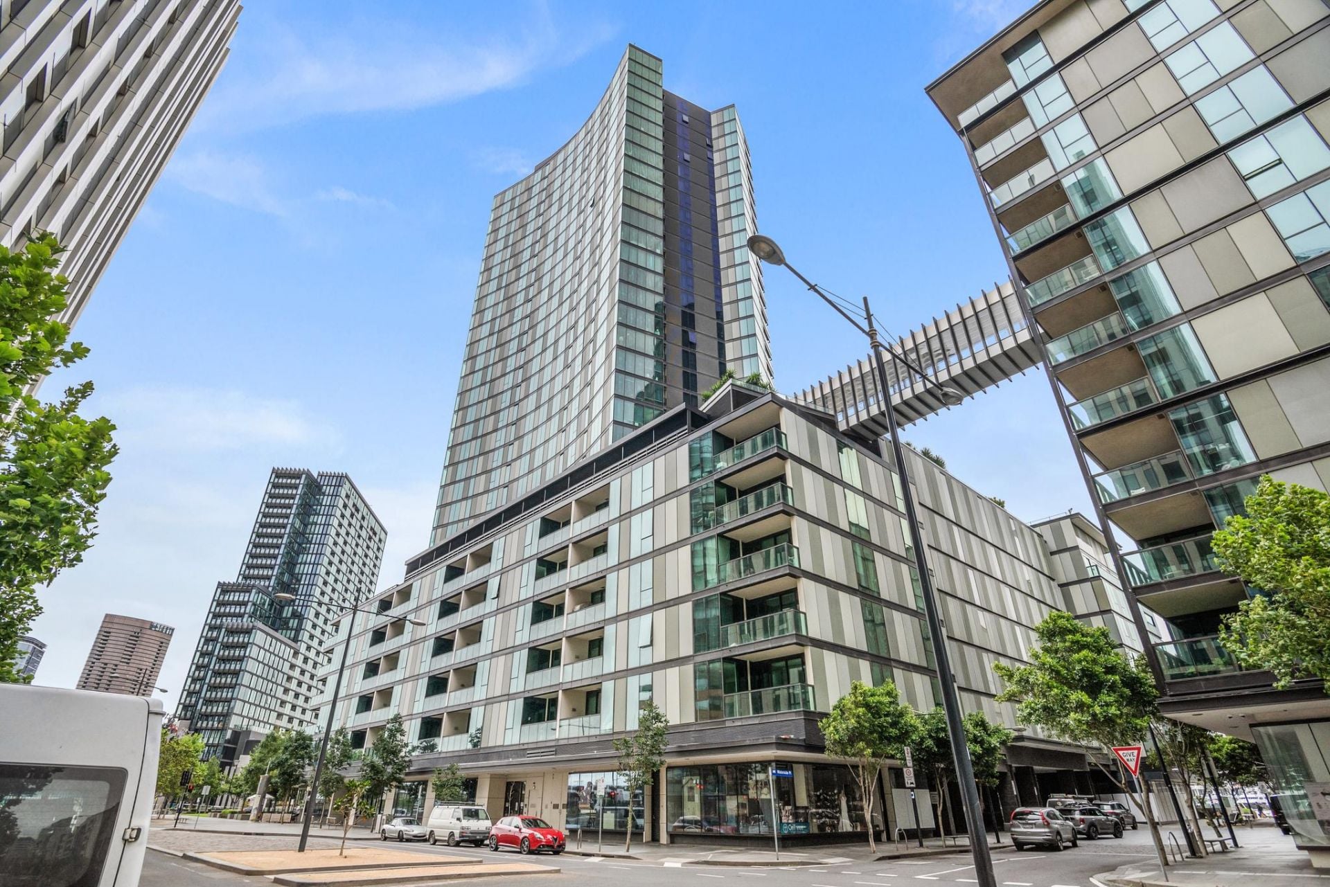 1H/9 Waterside Place Docklands