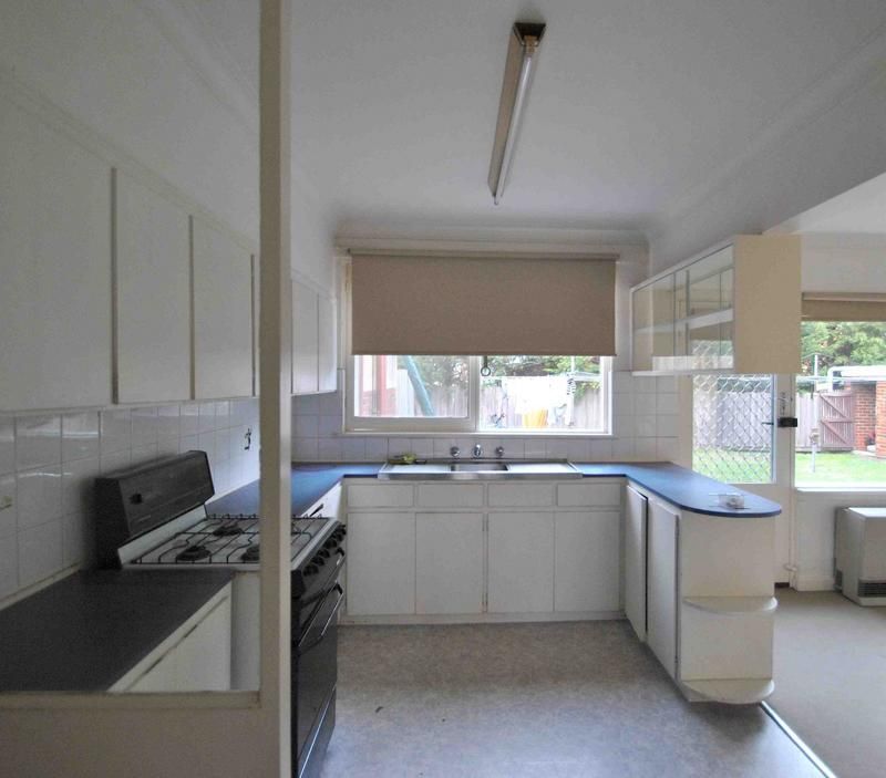 6 Furneaux Grove, St Kilda East - Thumbnail 4
