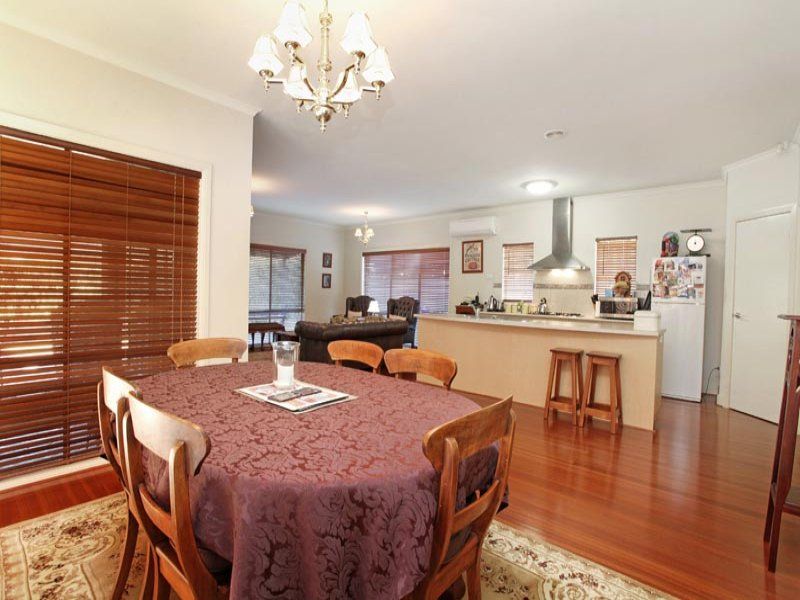 6 Claretown Avenue, Caroline Springs - Thumbnail 4