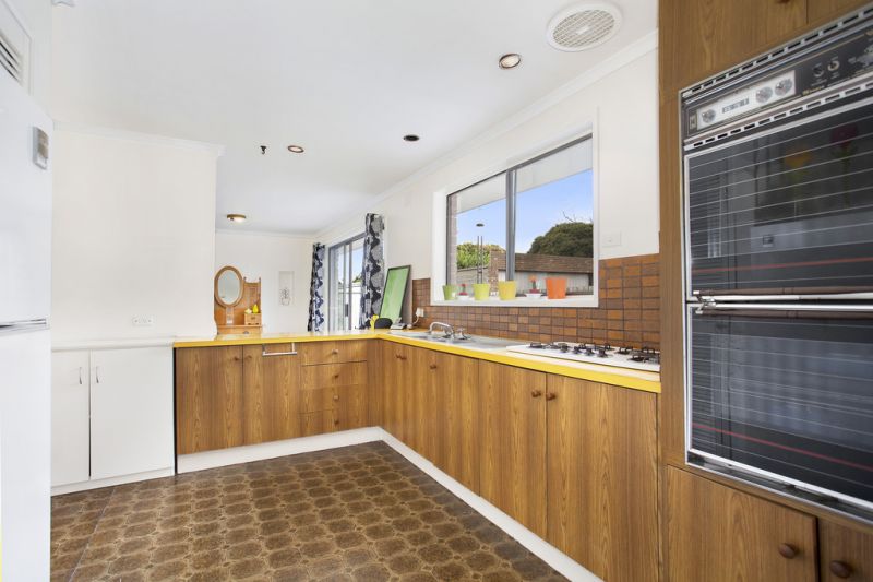 56 Essex Park Drive, Endeavour Hills - Thumbnail 4