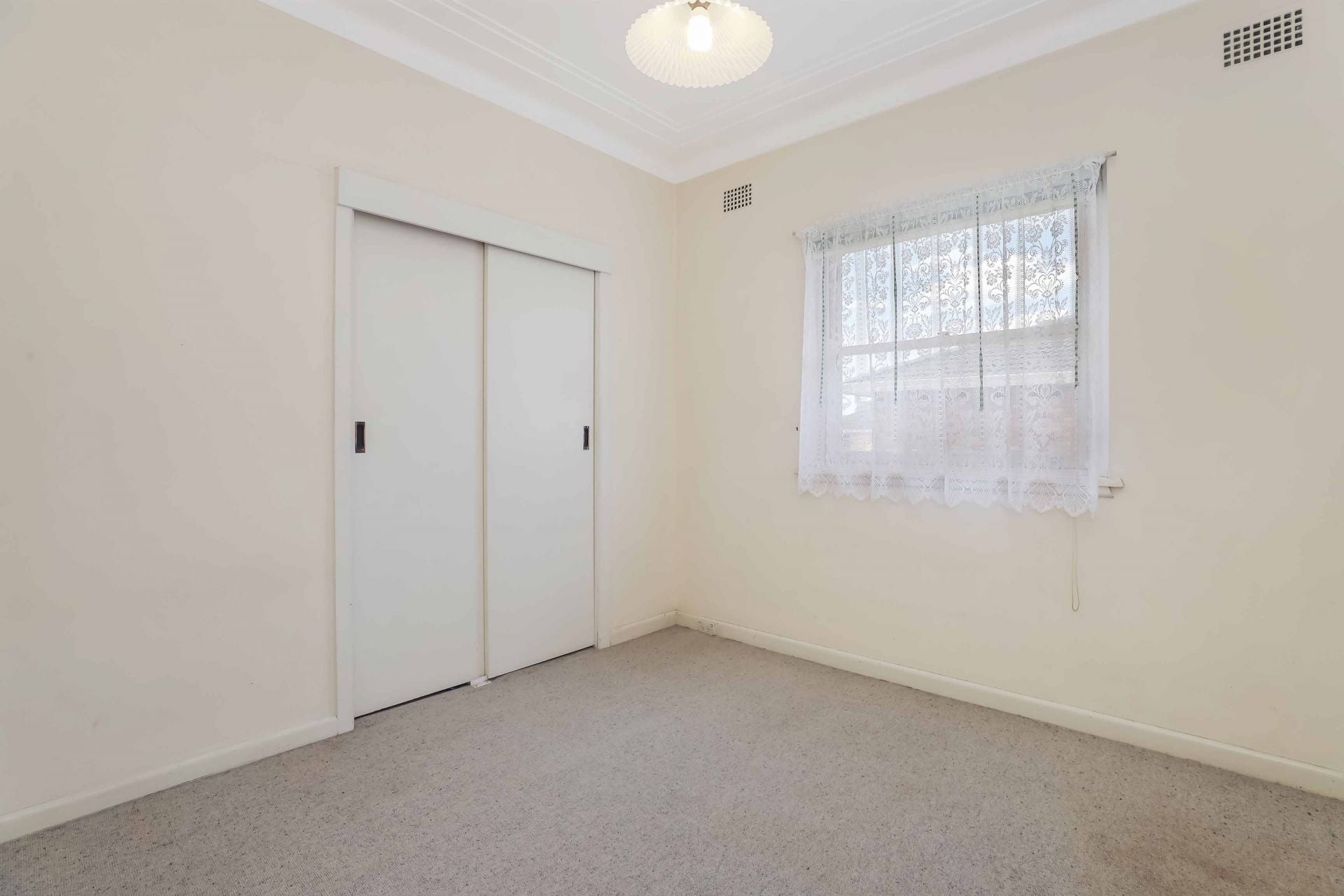 4 Clubb Crescent, Miranda, Miranda - Thumbnail 8