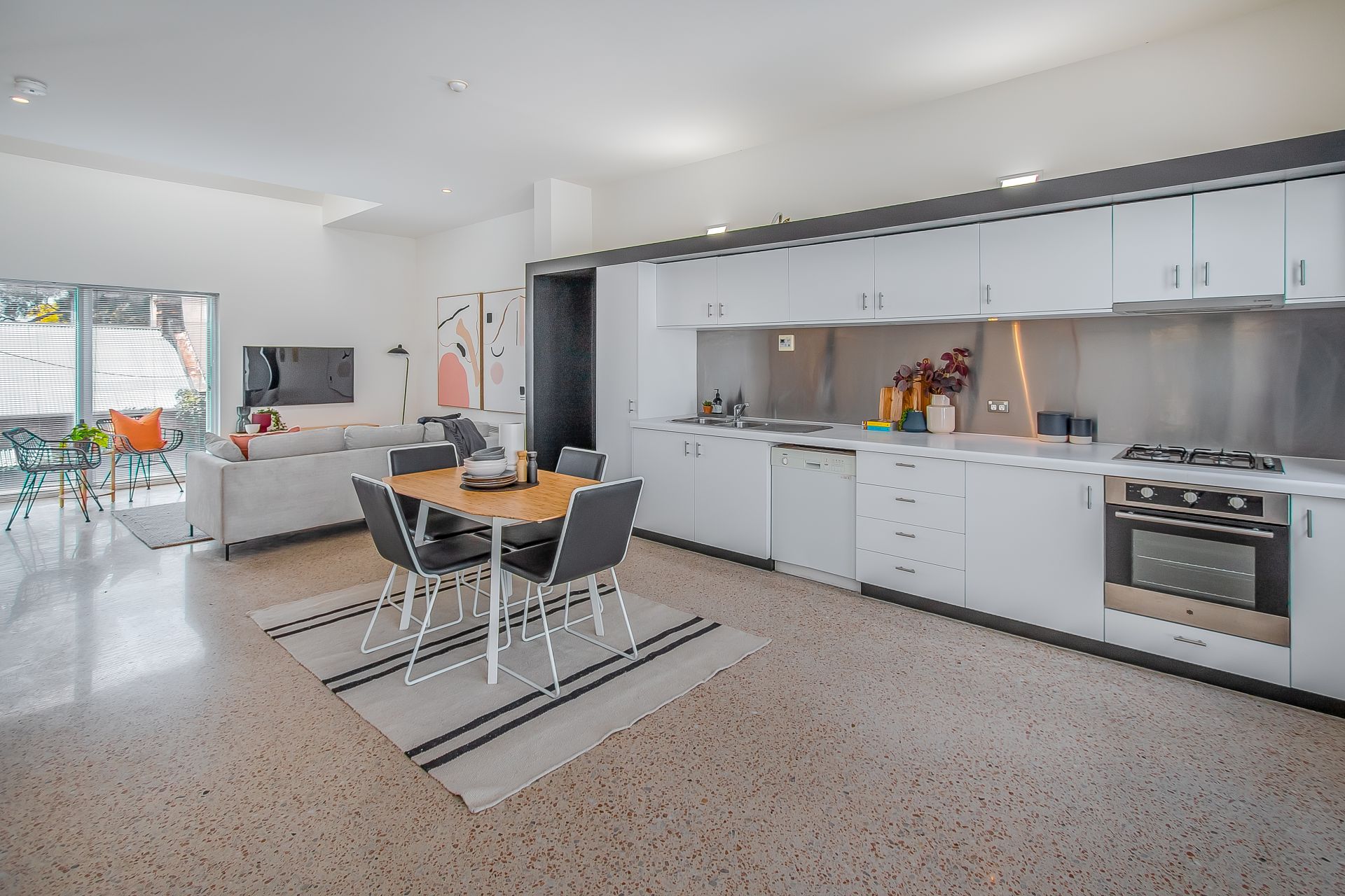 A Carefree Slice of Cosmopolitan Living