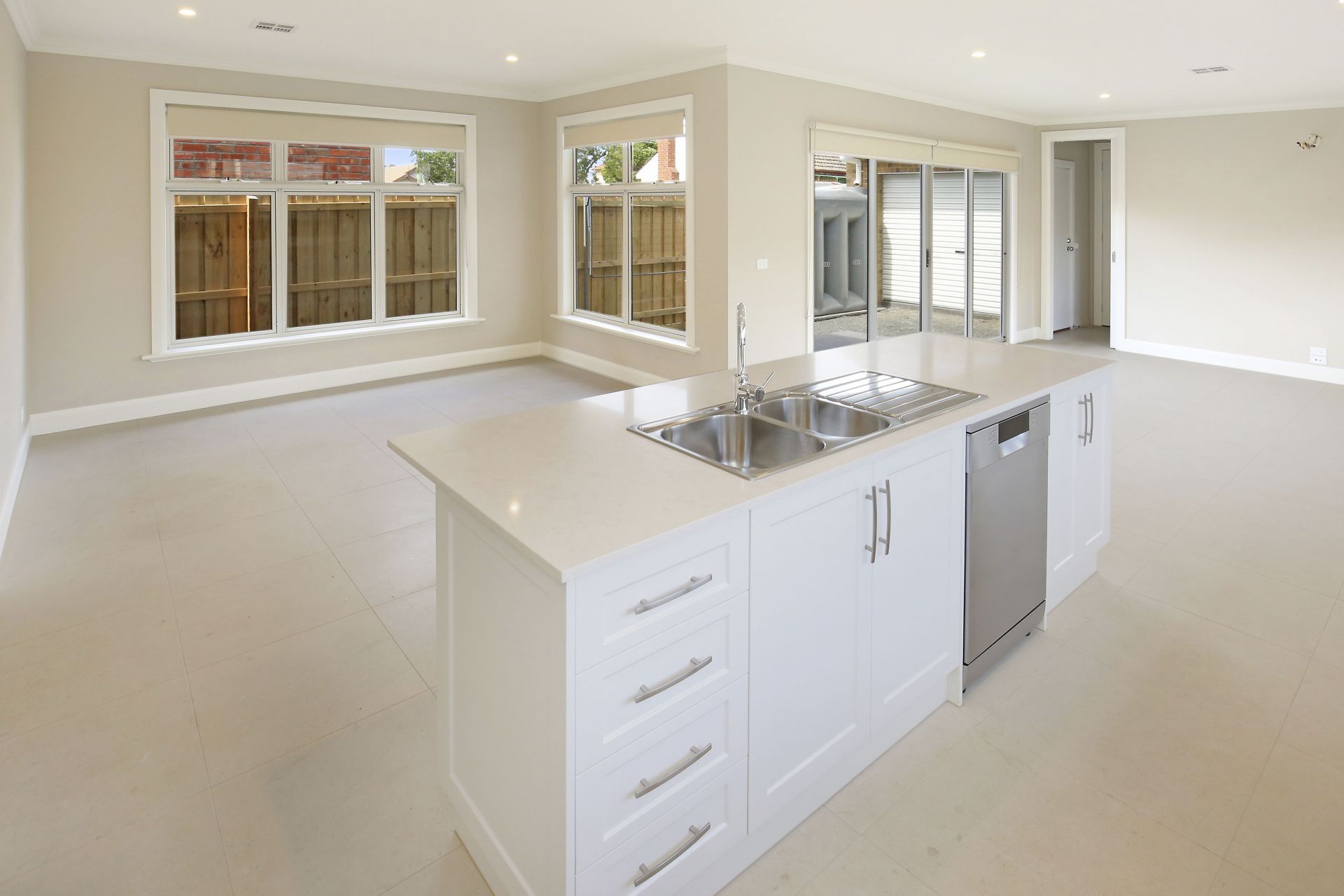CONTEMPORARY ELEGANCE & STYLE