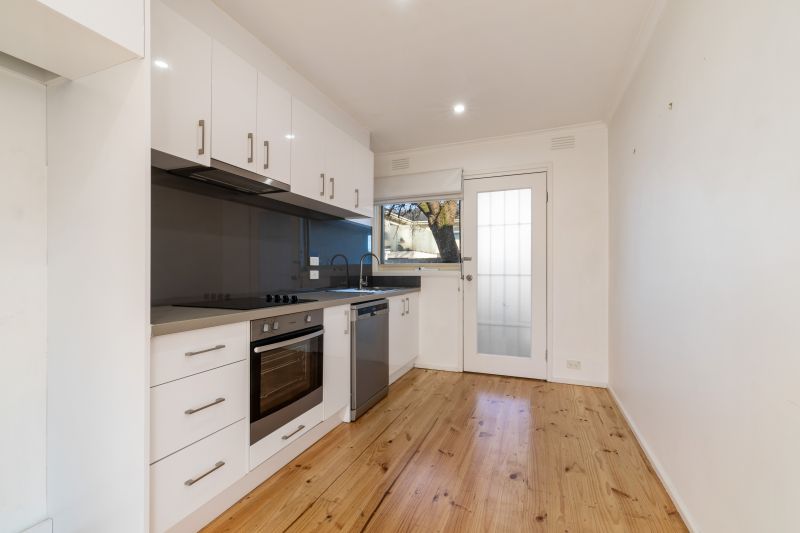 2/87 Purinuan Road, Reservoir