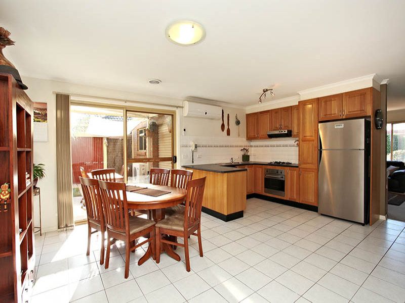 19 Tiffany Grove SOUTH MORANG, South Morang - Thumbnail 6