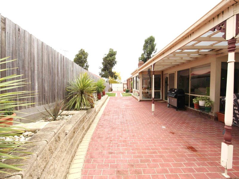 17 Trinity Way SOUTH MORANG, South Morang - Thumbnail 2
