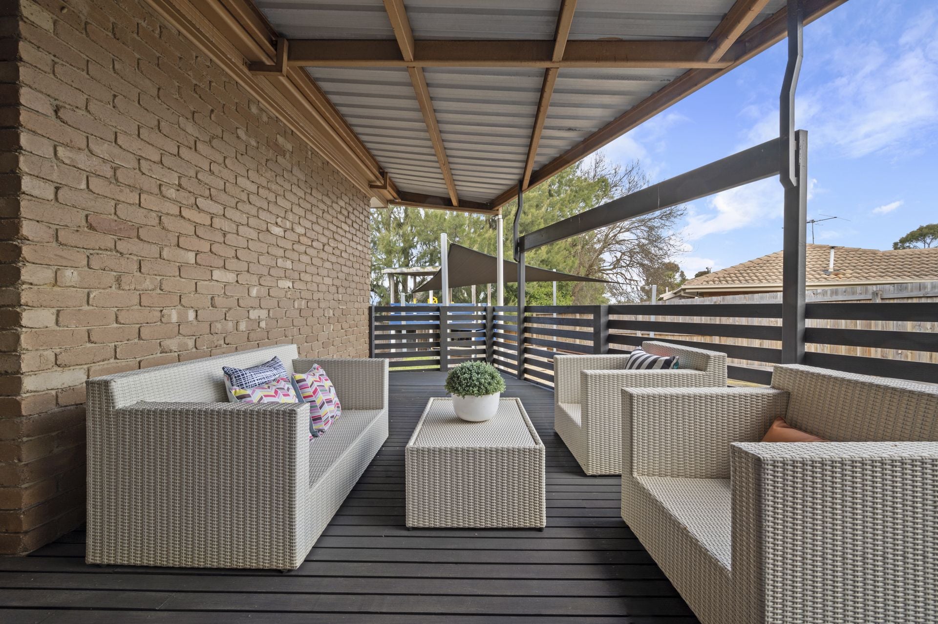 DUAL LIVING -  4 BEDROOMS, 2 BATHROOMS FAMILY HOME
