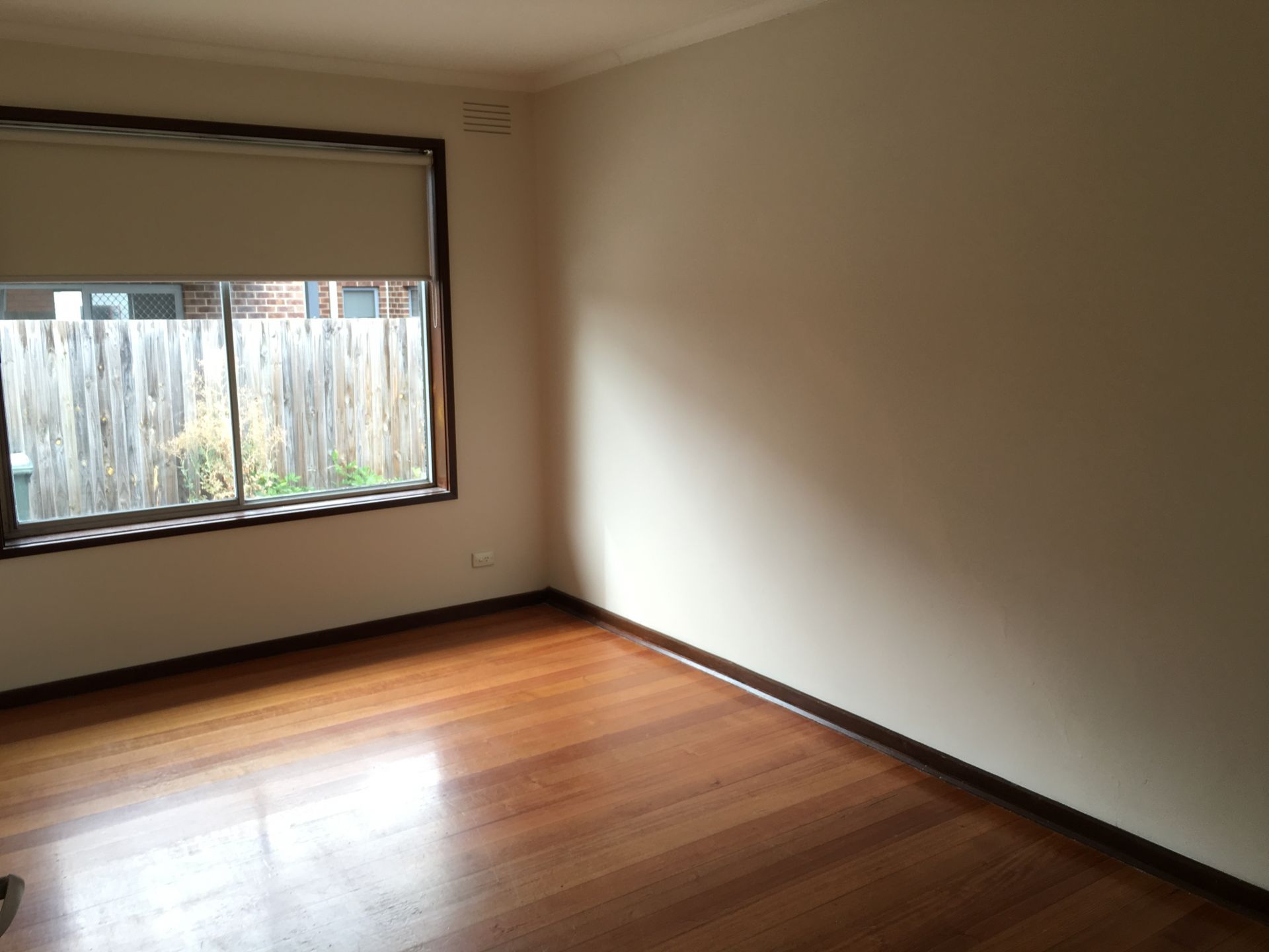 JUST A SHORT WALK FROM LA TROBE UNIVERSITY!