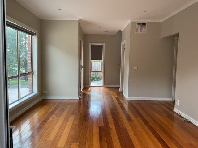**Modern Townhouse and in a Fabulous Location**