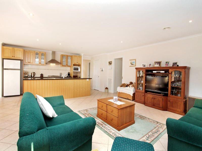 2 Osterley Close, Caroline Springs - Thumbnail 5