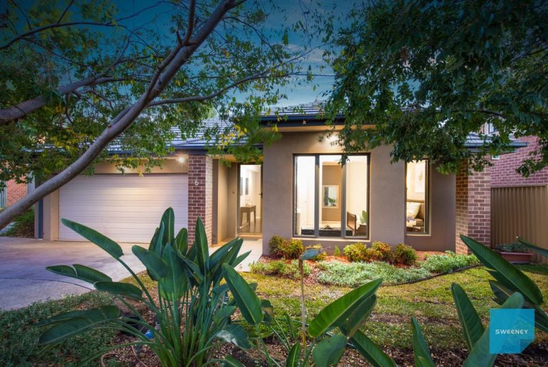 6 Surrey Place, Caroline Springs - Thumbnail 2