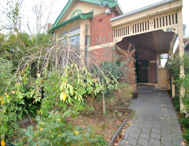 16 Rockbrook Road, St Kilda East - Thumbnail 2