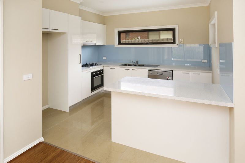 2/105 Purinuan Road, Reservoir