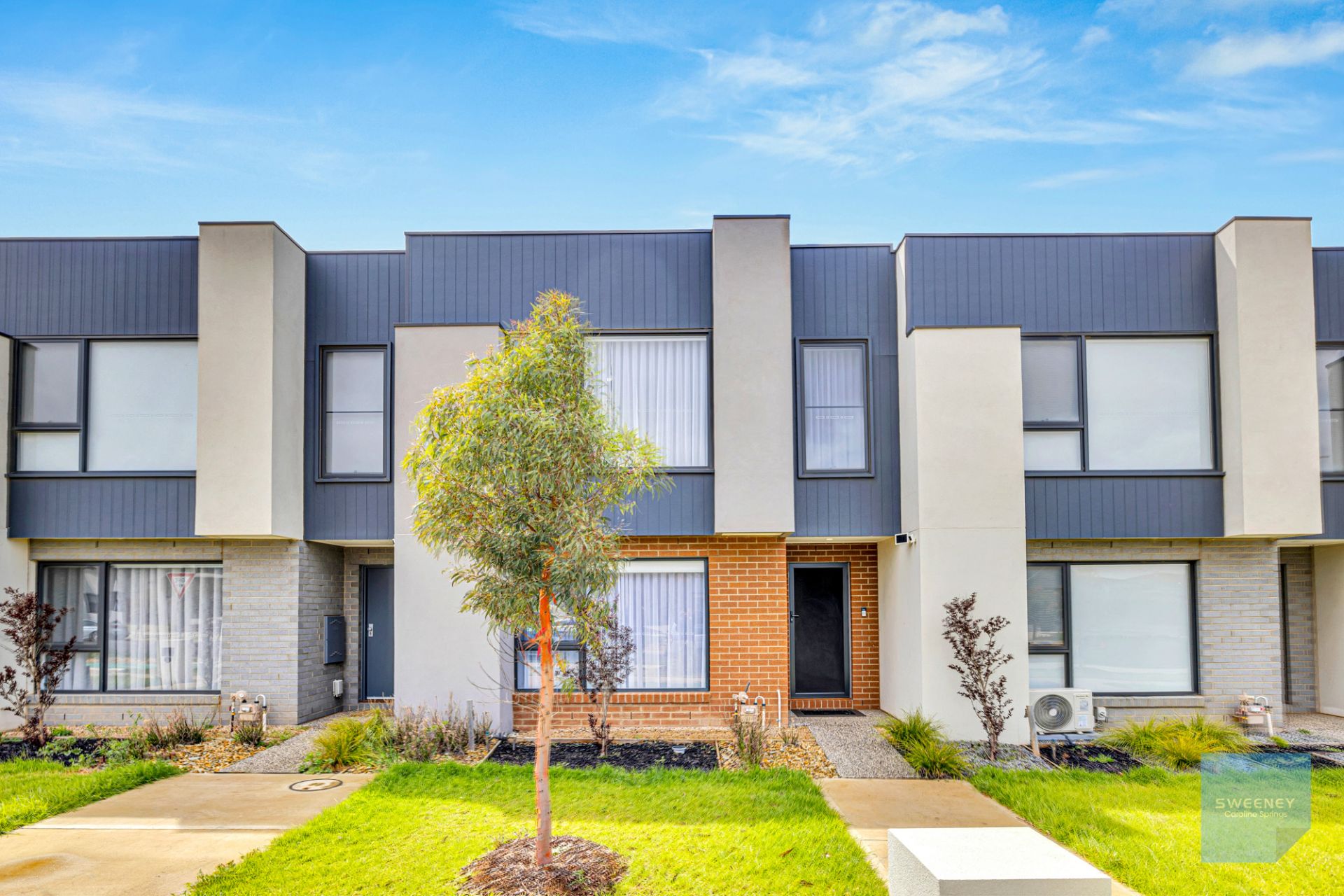 19 Mamic Boulevard, Fraser Rise - Thumbnail 2