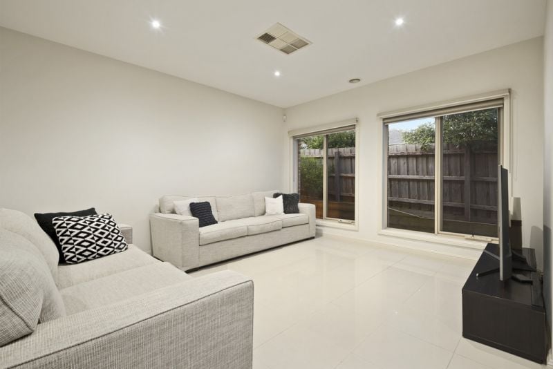 2/25 Lasiandra Avenue, Nunawading - Thumbnail 2