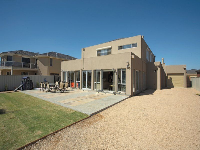 2 Waterford Close, Caroline Springs - Thumbnail 8