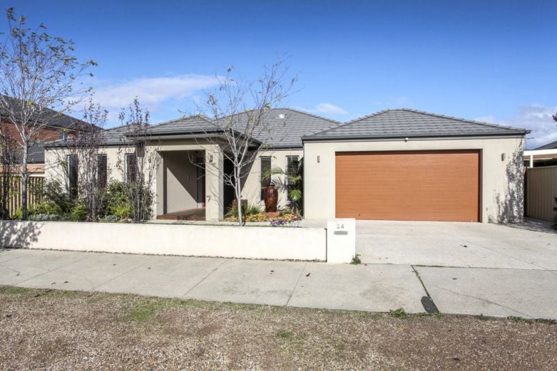 24 The Avenue, Caroline Springs - Thumbnail 2
