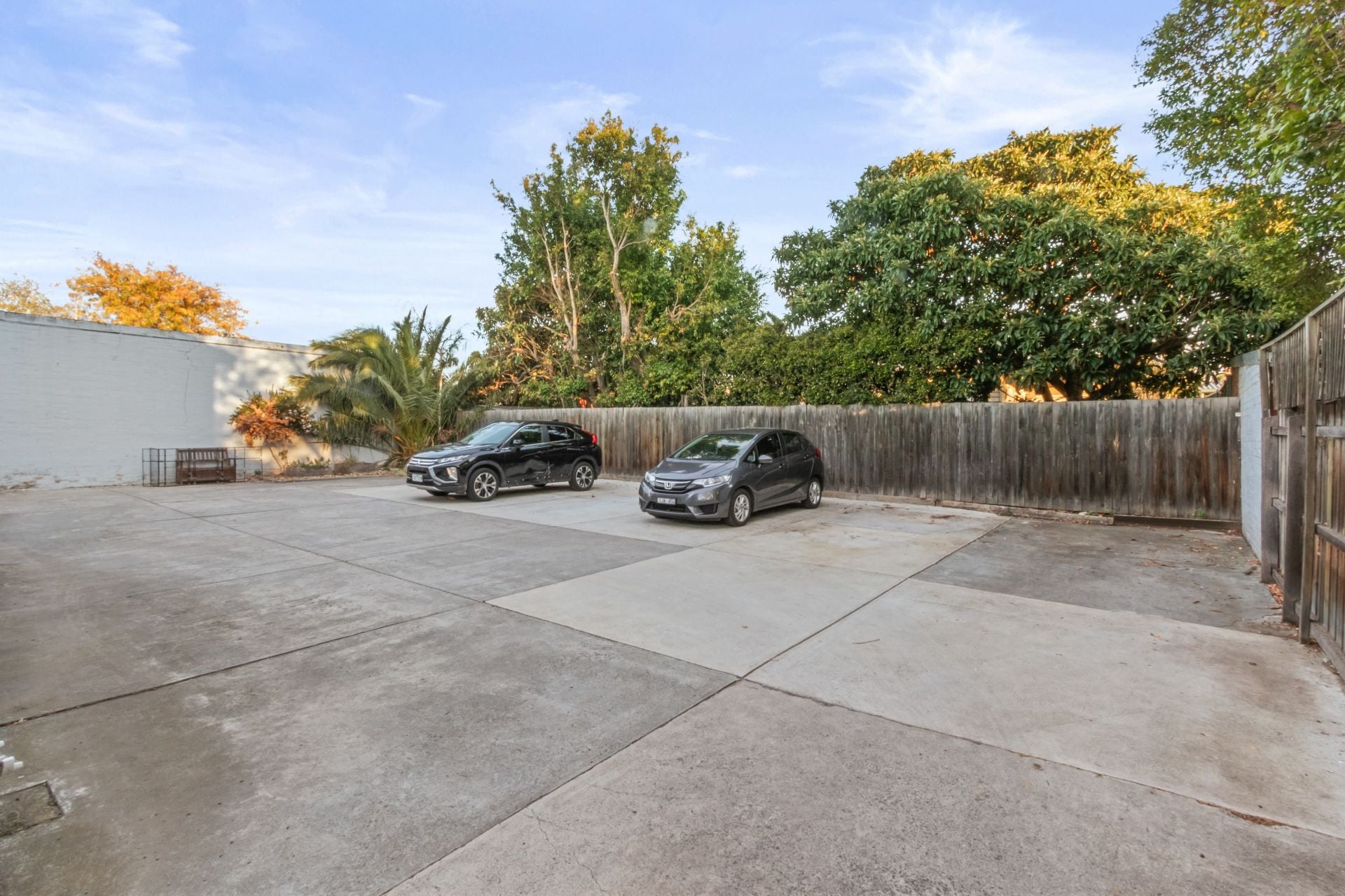 Gorgeous Ground Floor Apartment In Prime Location!