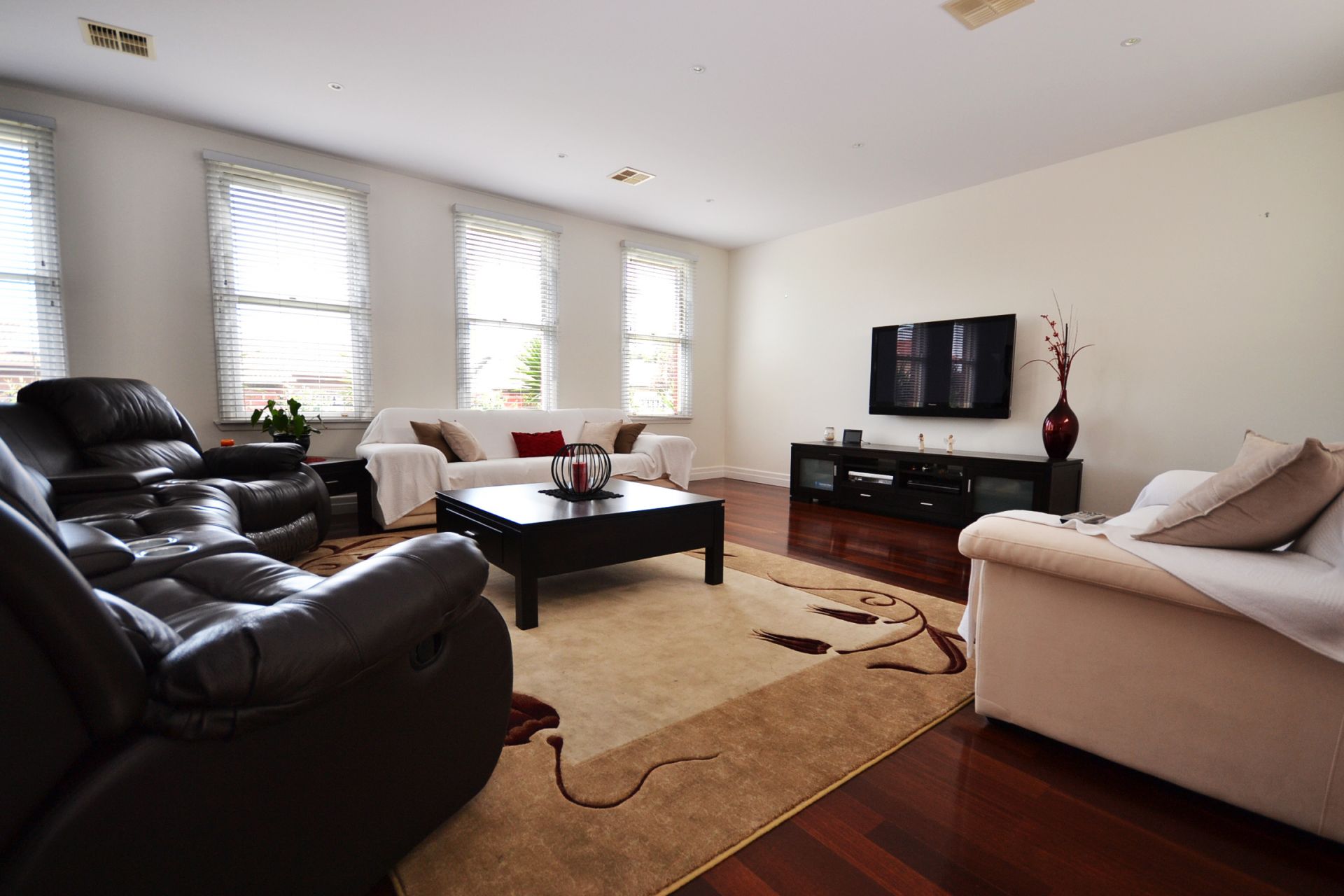 BEAUTIFULLY PRESENTED FAMILY HOME