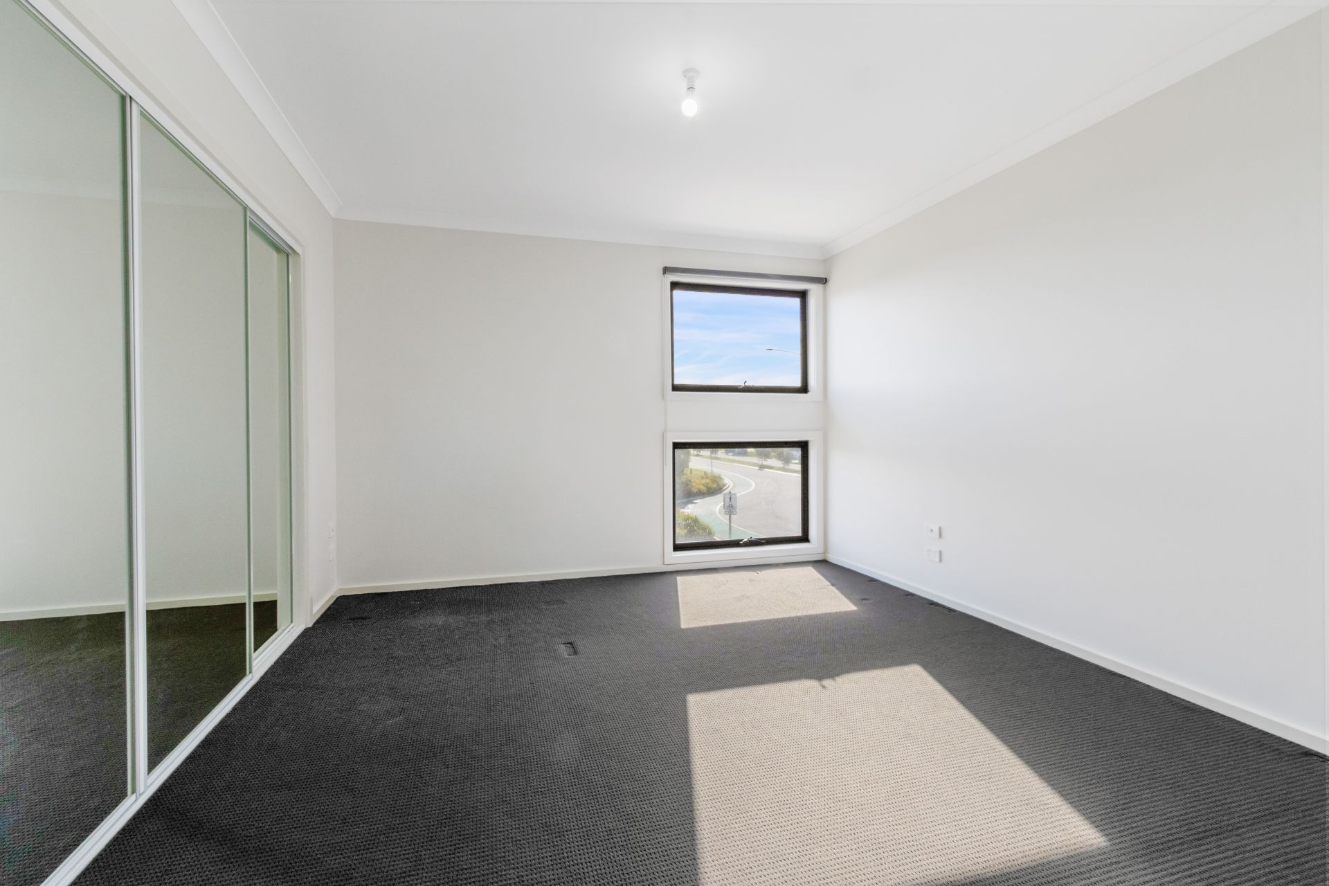 MODERN LIVING, CONVENIENT LOCATION