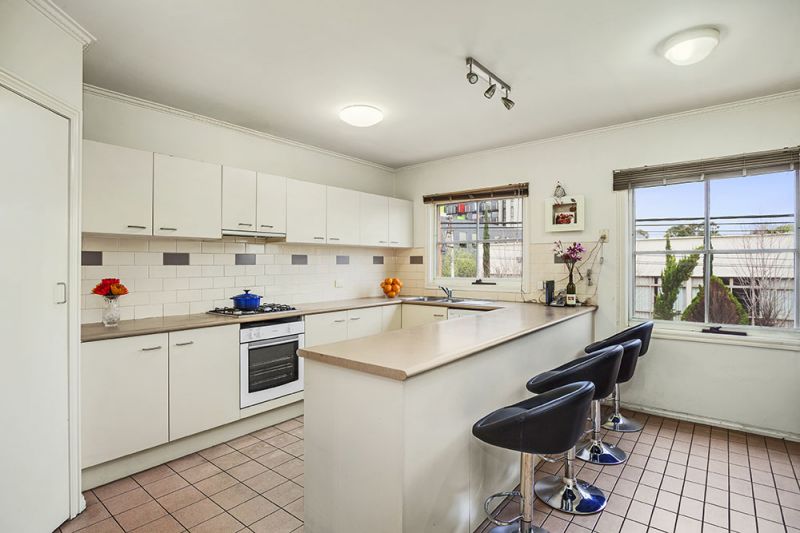 18/2 Henrietta Street, Hawthorn - Thumbnail 2