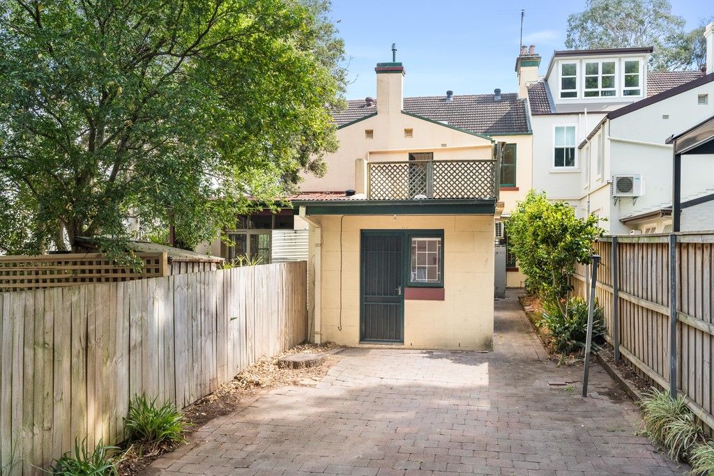 GRAND HOME IN GREAT LOCATION