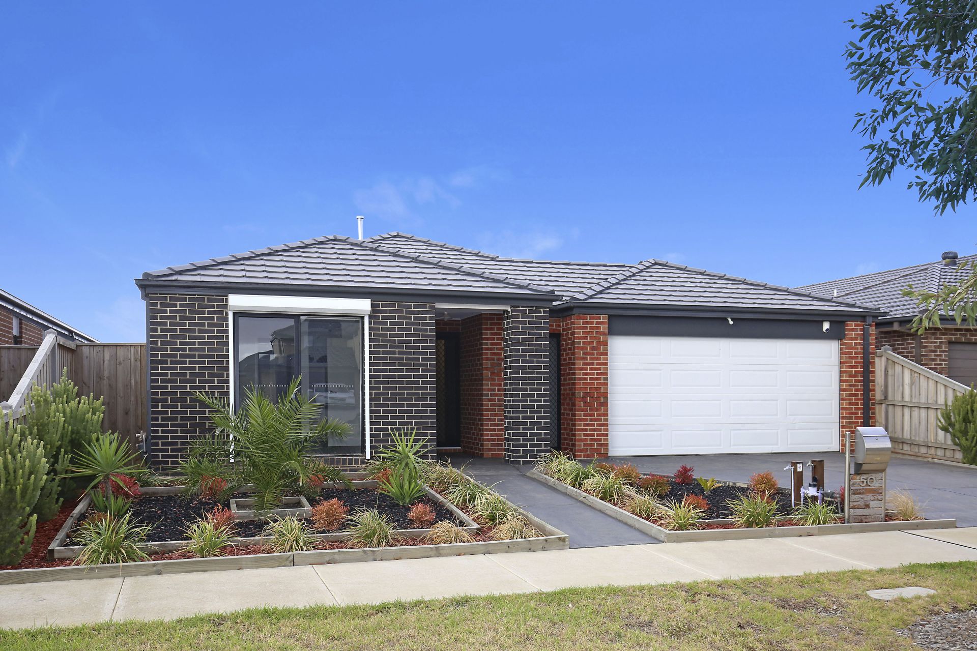 SPACIOUS IN A CENTRAL LOCATION OF MERRIFIELD ESTATE