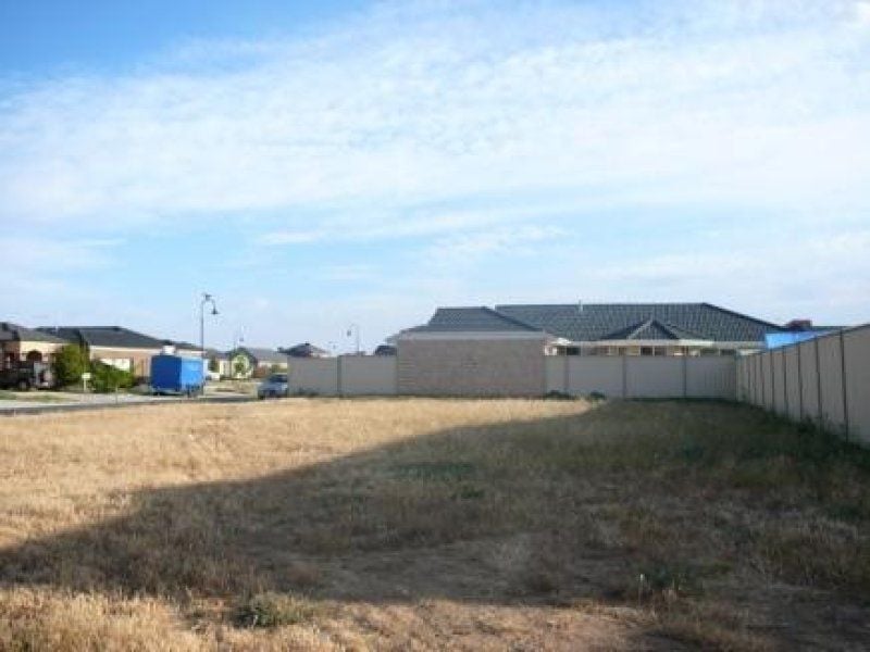 84 Lancaster Drive, POINT COOK, Point Cook - Thumbnail 2